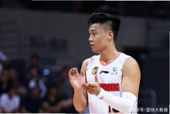 赵睿突破为何总能一步过掉防守？